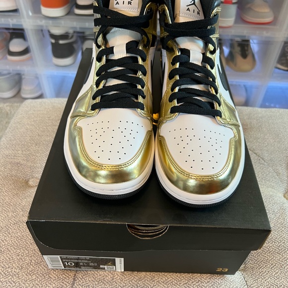 gold nike jordan shoes